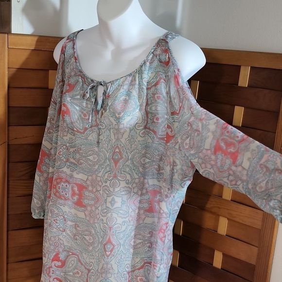 Maurices brand cold shoulder blouse - Picture 2 of 10